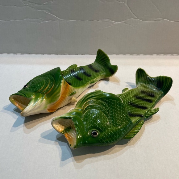 GREEN FISH-FLOPS - Picture 1 of 7